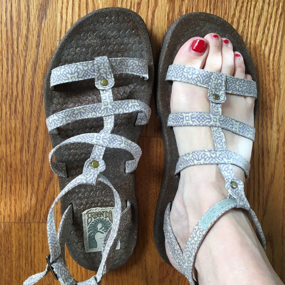 Simple Eco-friendly Green Toe sandals recycled sole size 8 w